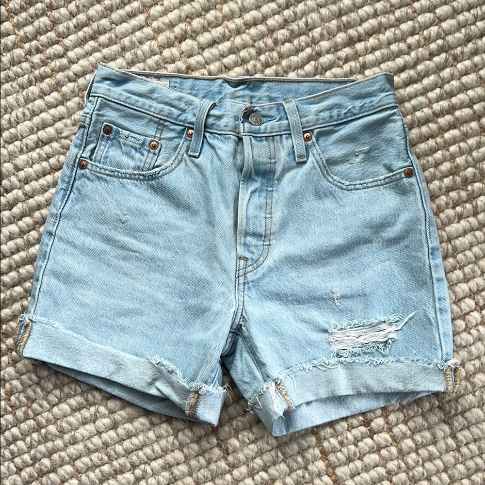 LEVI’S High Rise Mid Thigh Short